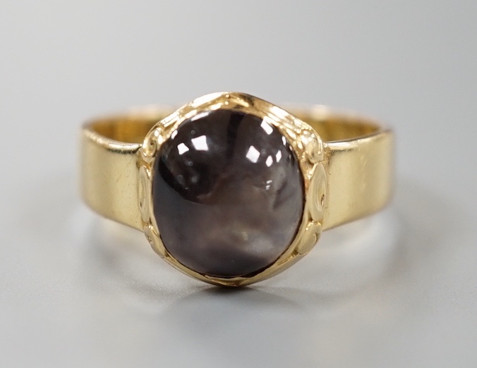 An 18ct gold and cabochon star sapphire? set ring, size R, gross weight 5.9 grams.